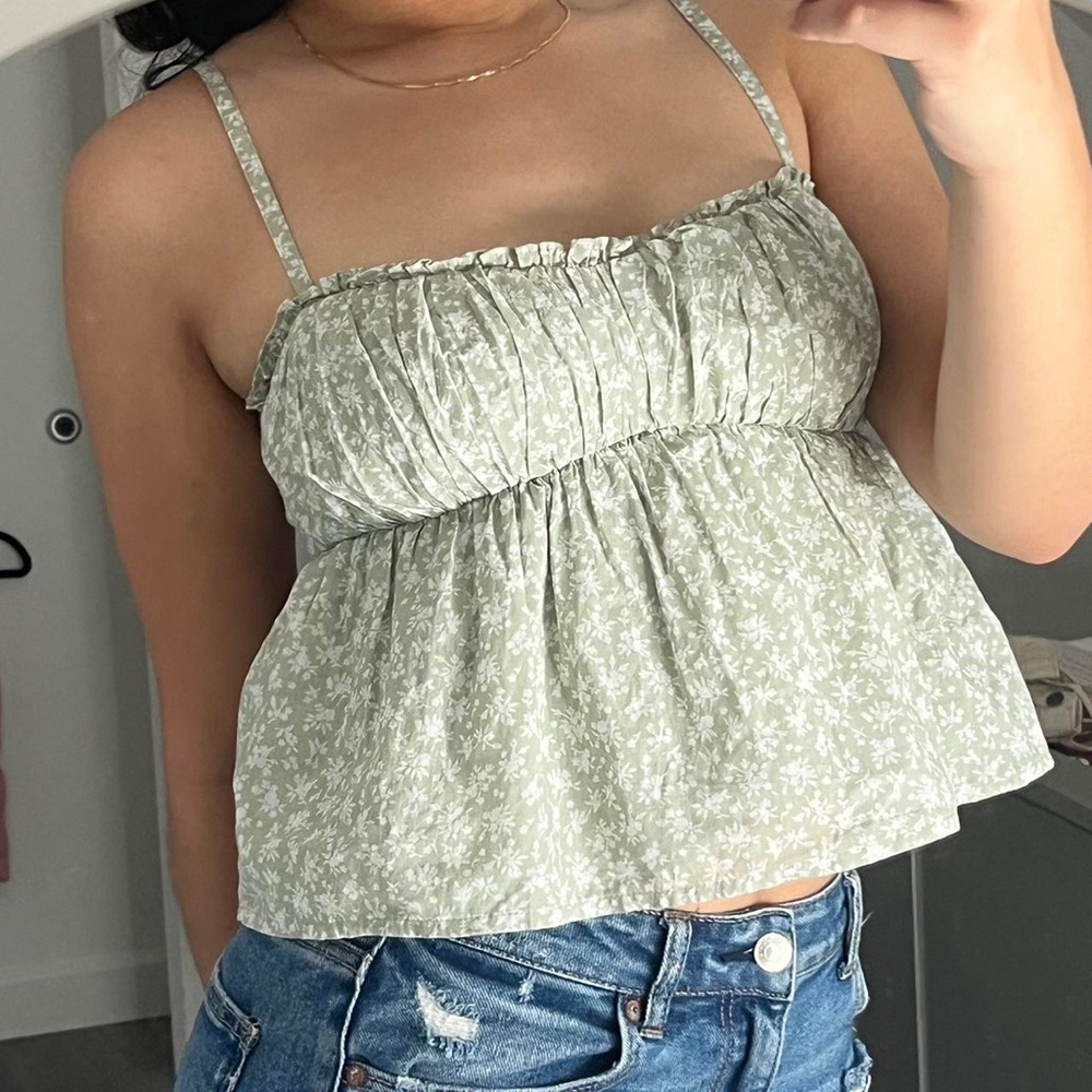 HOLLISTER Green Floral Cami Tank Top Strappy Cropped Smocked Babydoll Top Sz M